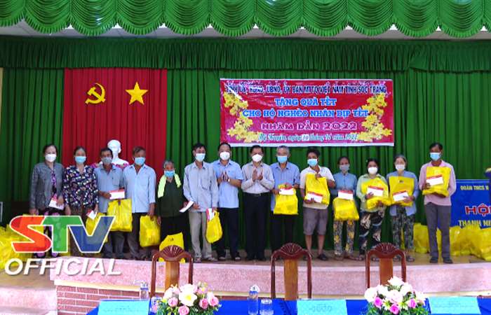 Chủ tịch UBND tỉnh Sóc Trăng trao quà Tết cho hộ nghèo tại TP. Sóc Trăng và huyện Mỹ Xuyên