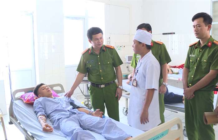 Thanh Hóa khen thưởng nóng chiến sĩ cứu du khách bị đuối nước