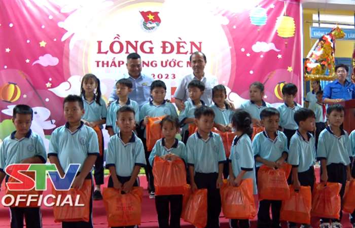 Sôi nổi các hoạt động chăm lo Tết Trung thu cho trẻ em nghèo tại huyện Thạnh Trị, Kế Sách, Long Phú