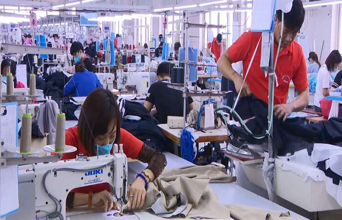 Tháo gỡ khó khăn cho doanh nghiệp và người lao động