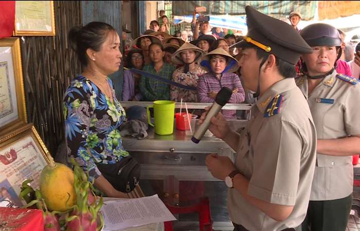 Thi hành Quyết định cưỡng chế bản án dân sự đối với hộ bà Dương Thị Thê