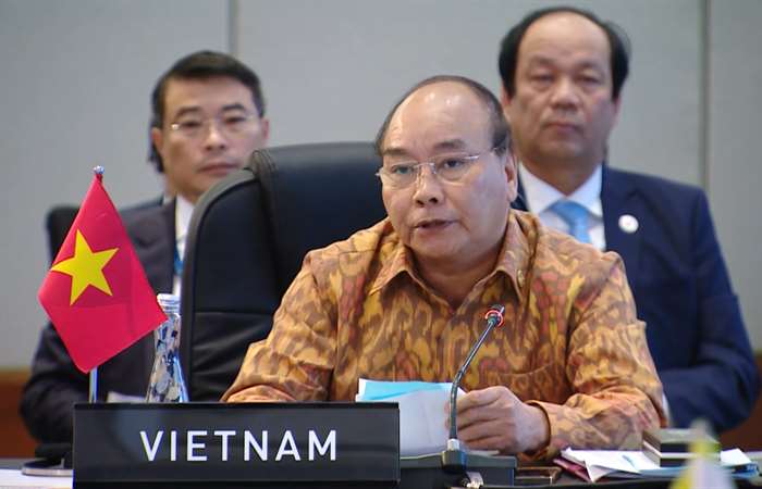 Thủ tướng Nguyễn Xuân Phúc gặp các nhà Lãnh đạo ASEAN