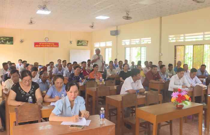 Vĩnh Châu: Đối thoại giữa lãnh đạo UBND và các ngành có liên quan với hội viên nông dân
