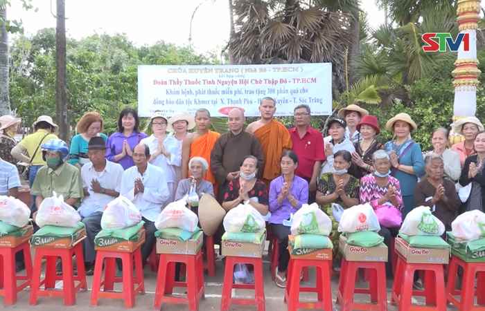 Mỹ Xuyên: Hội Chữ thập đỏ tổ chức khám bệnh, tặng quà miễn phí tại xã Thạnh Phú