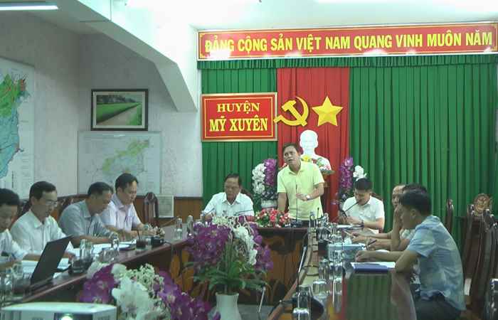 Huyện Mỹ Xuyên làm việc với các đơn vị thi công xây dựng Khu hành chính huyện  