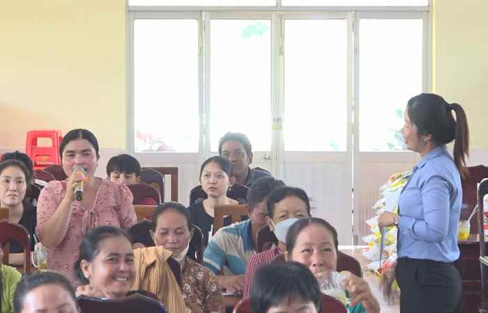 Mỹ Xuyên: Hội LHPN truyền thông về bạo lực gia đình ở xã Thạnh Phú
