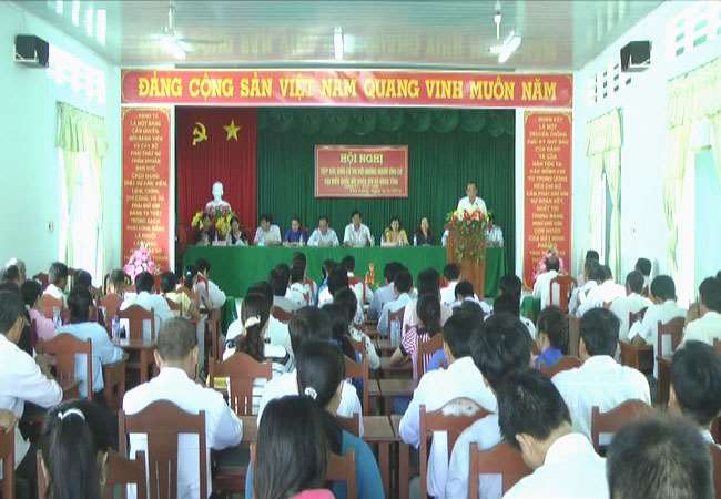  Ứng cử viên ĐBQH và đại biểu HĐND tỉnh tiếp xúc giữa cử tri xã Tân Long. 