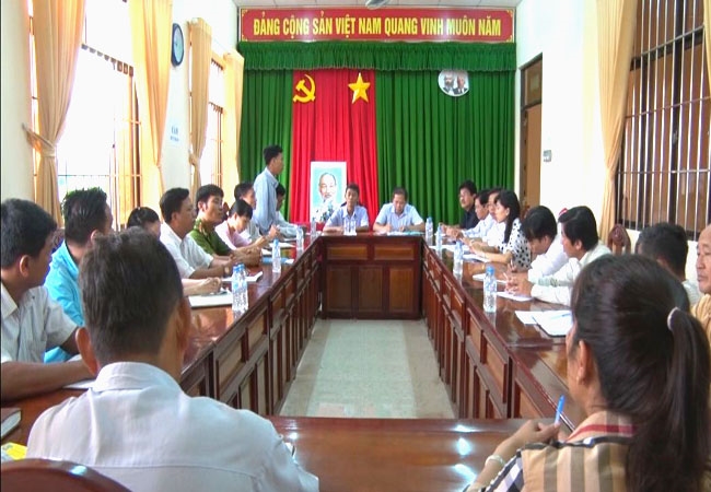 Ủy ban bầu cử tỉnh Sóc Trăng kiểm tra công tác bầu cử tại huyện Trần Đề. 