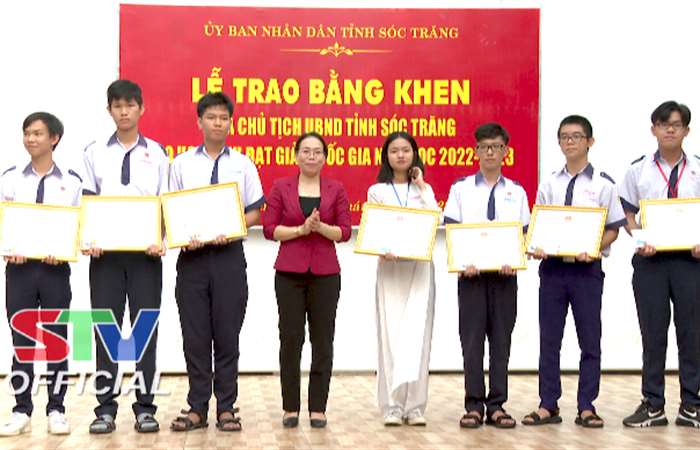 UBND tỉnh Sóc Trăng khen thưởng cho học sinh đạt giải Quốc gia năm học 2022 - 2023