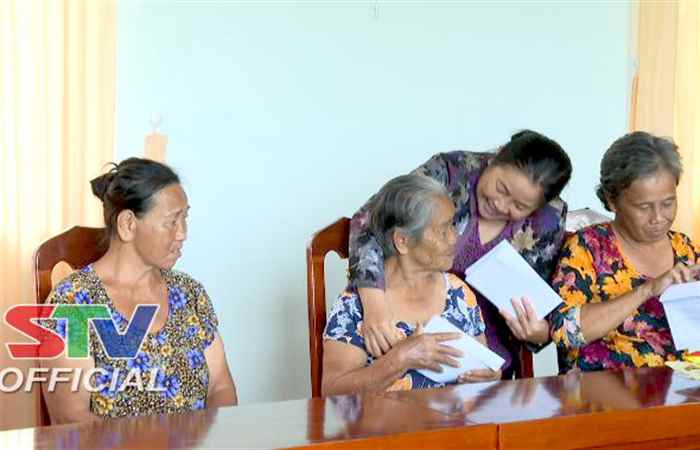 Trao quà cho người cao tuổi tại Trung tâm Bảo trợ xã hội tỉnh Sóc Trăng