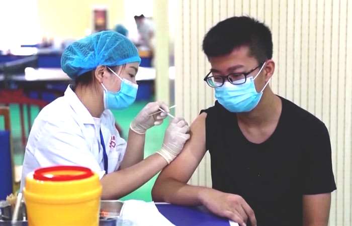 Trung Quốc cấp phép vaccine phòng COVID-19 dạng xịt đầu tiên
