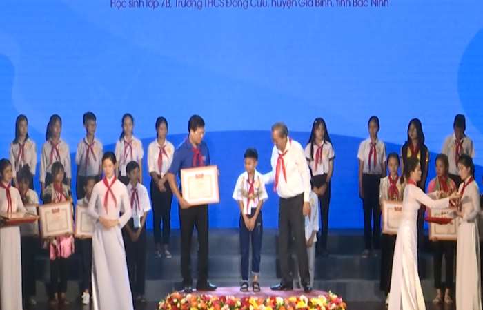 Tuyên dương 278 thiếu nhi vượt khó học giỏi toàn quốc