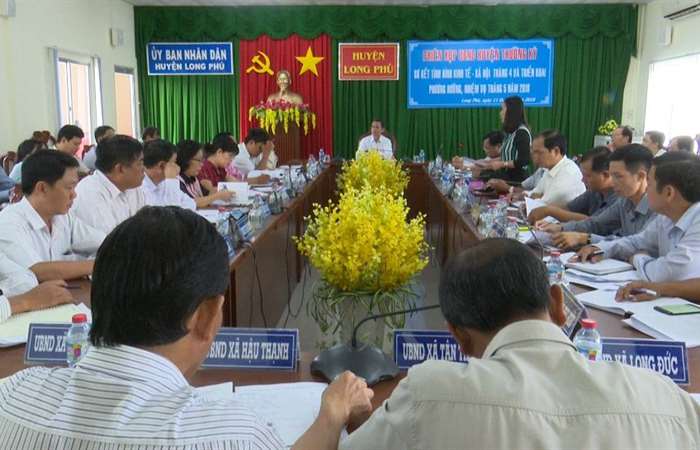 UBND huyện Long Phú họp phiên thường kỳ tháng 4