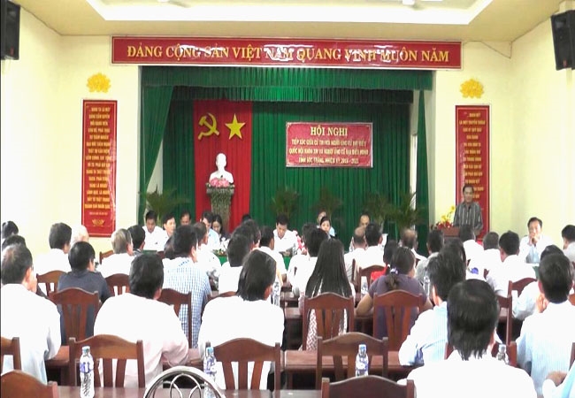Ứng cử viên ĐBQH và đại biểu HĐND tỉnh Sóc Trăng tiếp xúc cử tri xã Châu Hưng 