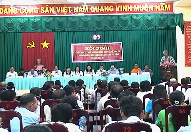 Ứng cử viên ĐBQH và đại biểu HĐND tỉnh Sóc Trăng tiếp xúc cử tri xã Thạnh Quới, huyện Mỹ Xuyên. 