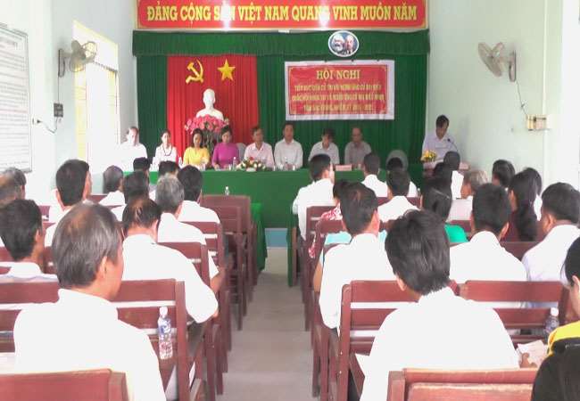 Ứng cử viên đại biểu HĐND huyện Mỹ Xuyên đơn vị bầu cử số 8, tiếp xúc cử tri xã Ngọc Đông. 