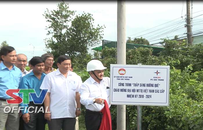  Ủy ban Mặt trận Tổ quốc Việt Nam tỉnh Sóc Trăng bàn giao công trình “Thắp sáng đường quê”