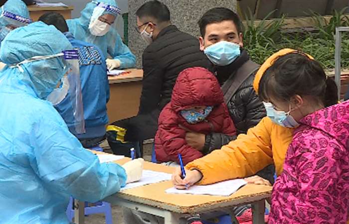 Việt Nam bắt đầu tiêm vaccine ngừa COVID-19