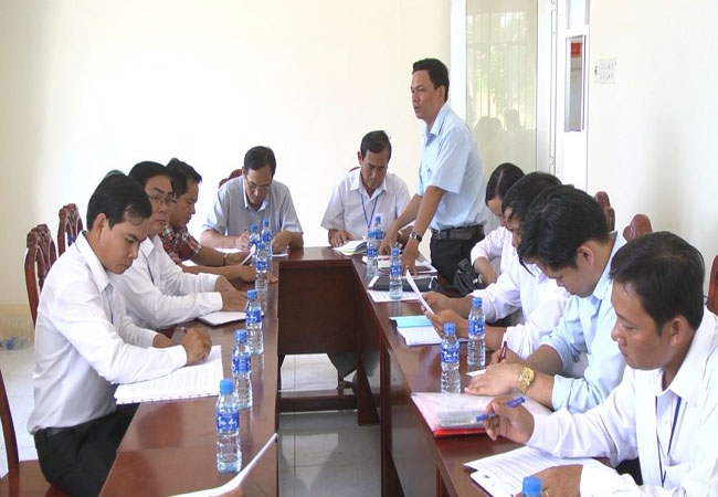  UBBC thị xã Vĩnh Châu kiểm tra công tác chuẩn bị bầu cử trên địa bàn. 