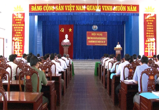 Ứng cử viên ĐBQH và đại biểu HĐND tỉnh tiếp xúc cử tri Phường 1, thị xã Vĩnh Châu. 