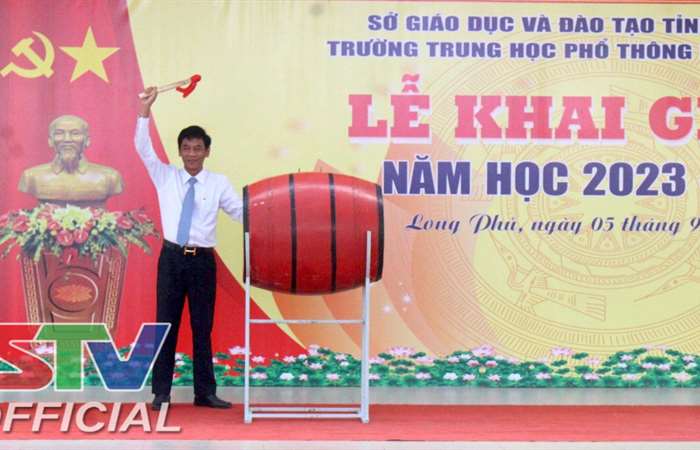 Bí thư Tỉnh ủy Sóc Trăng dự Lễ khai giảng năm học mới tại trường THPT Lương Định Của