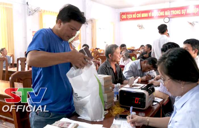 Cù Lao Dung chi trả tiền đền bù giải phóng mặt bằng cho 17 hộ dân bị ảnh hưởng bởi Dự án cầu Đại Ngãi