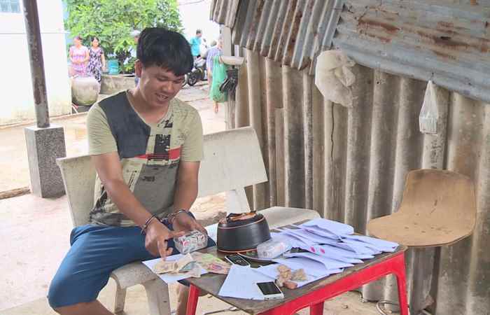 Bắt quả tang 13 đối tượng đánh bạc, tạm giữ số tiền gần 40 triệu đồng

