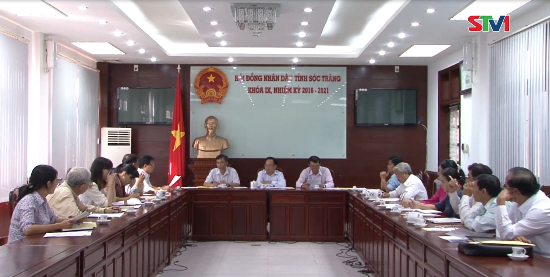 Ban Kinh tế và Ngân sách họp thẩm tra Nghị quyết về hỗ trợ kinh phí mua BHYT trình tại kỳ họp thứ 3(bất thường) của HĐND tỉnh khóa IX