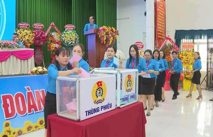 Sôi nổi các hoạt động chào mừng kỷ niệm 94 năm thành lập Công đoàn Việt Nam và Đại hội Công đoàn tỉnh Sóc Trăng lần thứ XI (27-07-2023)
 