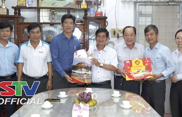 Đoàn cán bộ tỉnh đến thăm và chúc mừng cơ quan báo chí, nhà báo lão thành nhân 100 năm ngày Báo chí Cách mạng Việt Nam