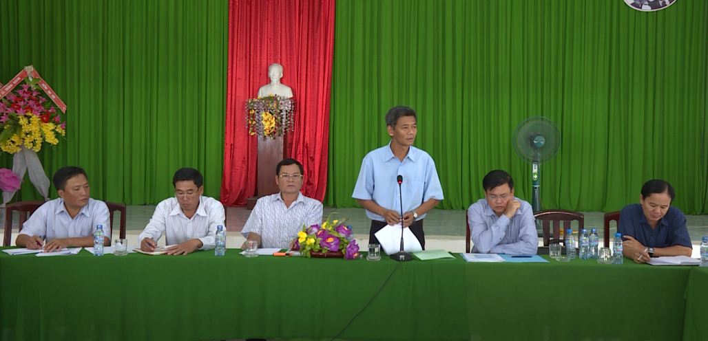 Kiểm tra thực hiện quy chế dân chủ ở xã Trường Khánh.