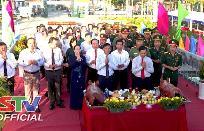 Lãnh đạo tỉnh Sóc Trăng viếng Nghĩa trang Liệt sĩ nhân kỷ niệm 76 năm Ngày thương binh - Liệt sĩ