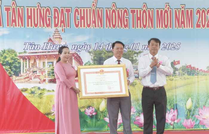 Long Phú: Lễ công nhận xã đạt chuẩn nông thôn mới tại Tân Hưng