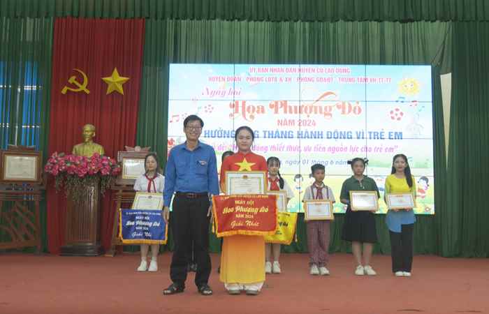 Ngày hội hoa phượng đỏ huyện Cù Lao Dung năm 2024