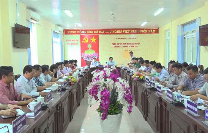 Phiên họp UBND huyện thường kỳ tháng 11 năm 2024