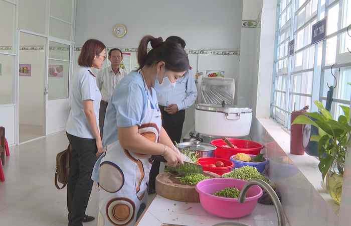 Tăng cường đảm bảo an toàn thực phẩm, phòng chống ngộ độc tại các trường học (02-11-2023)