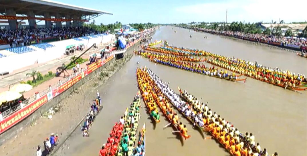 Sóc Trăng tưng bừng ngày hội đua ghe Ngo