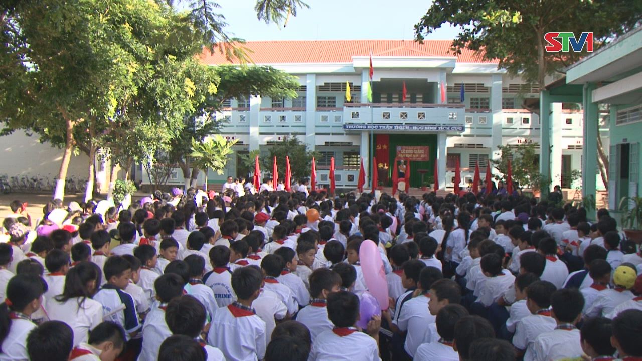 Phó bí thư thường trực tỉnh ủy Sóc Trăng dự khai giảng năm học mới tại Trường THCS Ba Trinh, huyện Kế Sách 