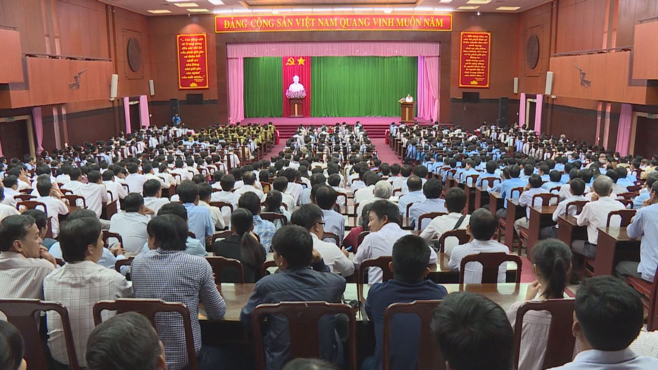 Bí Thư Tỉnh ủy Nguyễn Văn Thể làm việc, nói chuyện với cán bộ ngành nông nghiệp Sóc Trăng
