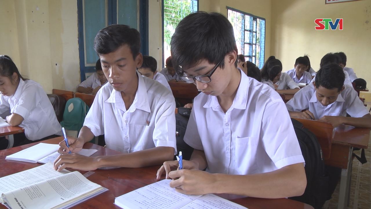 Nỗ lực vượt qua khó khăn, phấn đấu học tốt của những học trò Khmer nghèo