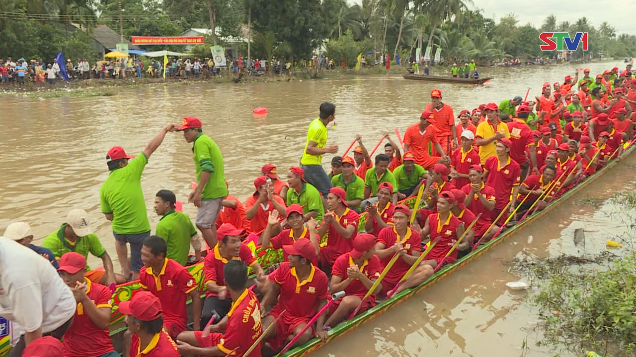 Sôi nổi giải đua Ghe ngo huyện Long Phú