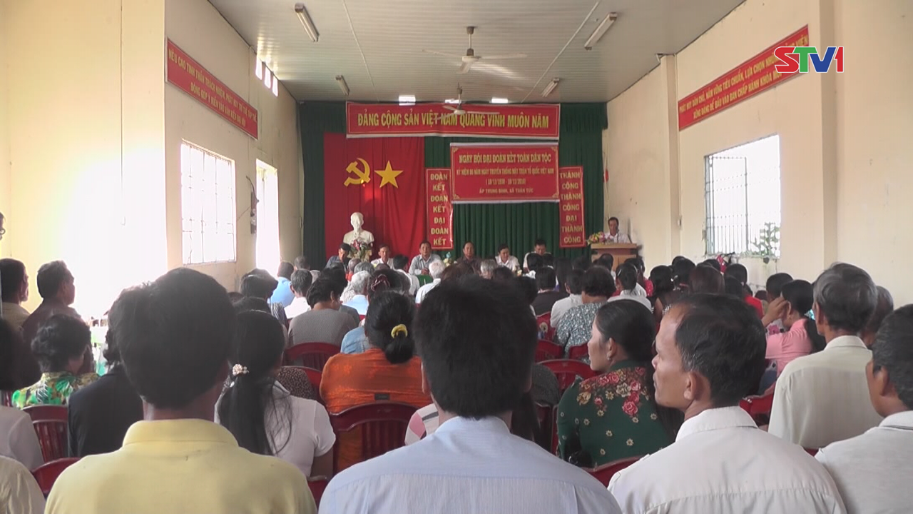 Ngày hội Đại đoàn kết toàn dân tộc ở ấp Trung Bình, xã Tuân Tức, huyện Thạnh Trị.