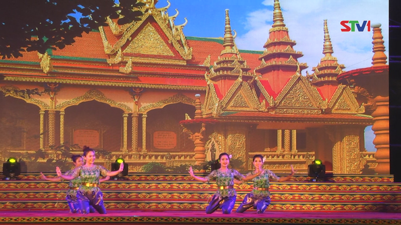 Hội diễn nghệ thuật quần chúng và trình diễn trang phục Khmer tỉnh Sóc Trăng 2016