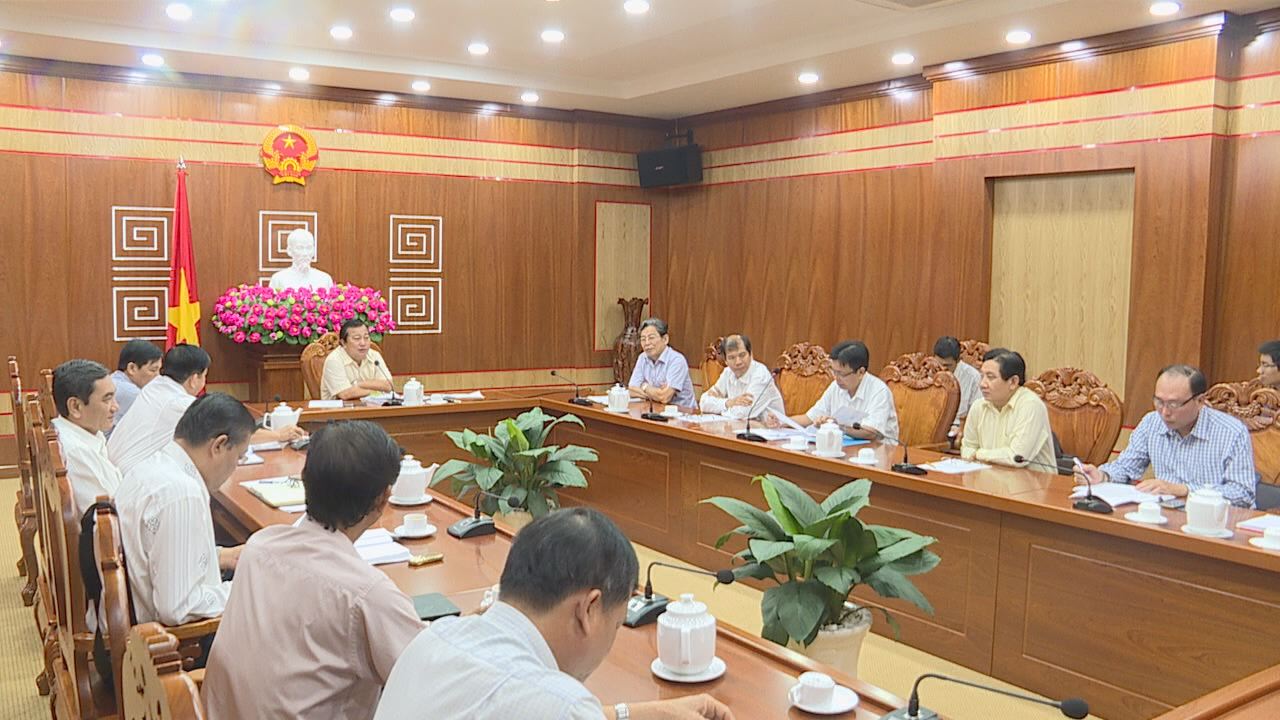 Lãnh đạo UBND tỉnh họp với các Sở, Ngành bàn kế hoạch chuẩn bị cho Tết Nguyên đán Đinh Dậu 2017