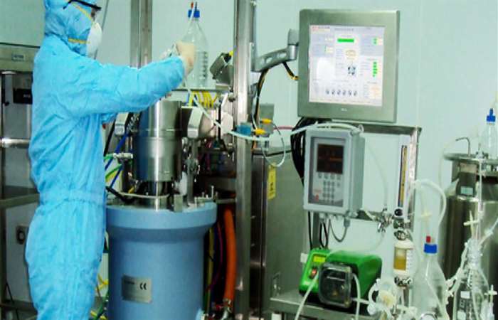 Tiêm nhắc vaccine COVID-19 cho 17 người tình nguyện