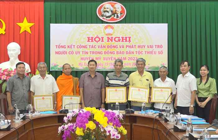 Mỹ Xuyên: Uỷ ban MTTQ Việt Nam tổng kết công tác vận động và phát huy vai trò người có uy tín trong đồng bào dân tộc thiểu số  
