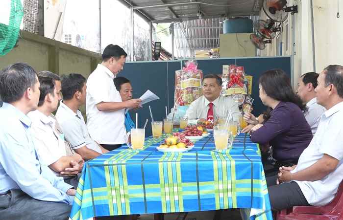 Vĩnh Châu: Lãnh đạo thị xã chúc mừng Giáng sinh tại hội thánh Tin lành