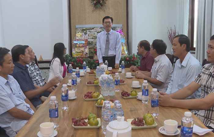 Kế Sách: Lãnh đạo huyện chúc mừng Giáng sinh 2023