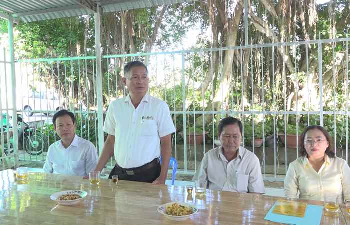 Mỹ Xuyên: Lãnh đạo chúc mừng Giáng sinh Nhà thờ Hoà Thượng và Nhà nguyện Nhu Gia