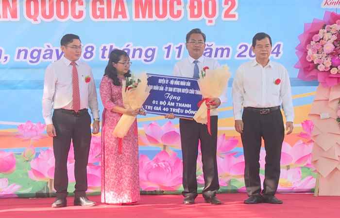 Trường Tiểu học Thị trấn Châu Thành A, thị trấn Châu Thành nhận bằng đạt Chuẩn Quốc gia mức độ 2